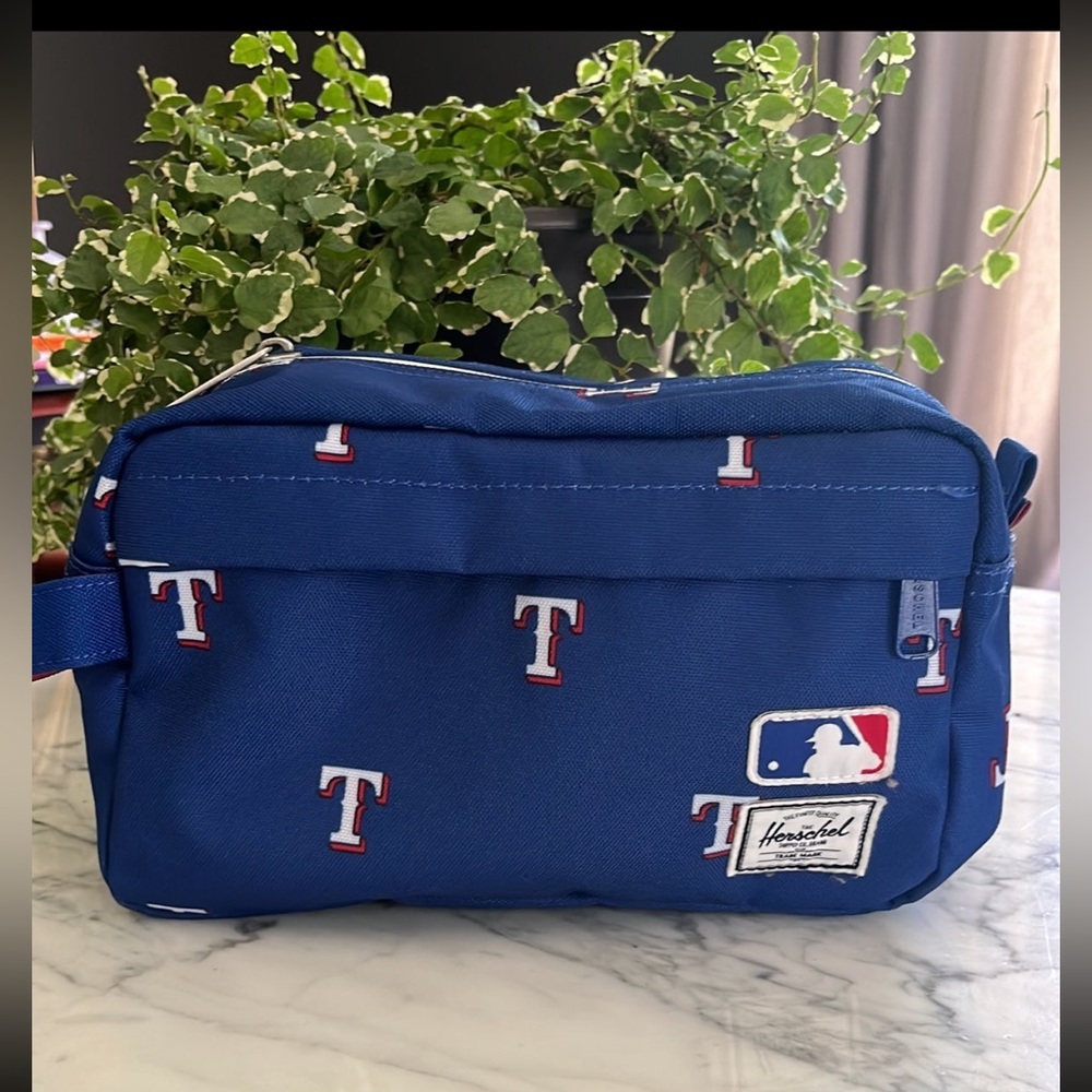 Herschel Texas Rangers travel toiletry bag NWOT MLB licensed product